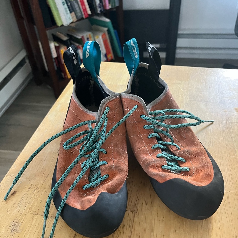 Women’s Scarpa Helix Climbing Shoe 40.5//W9